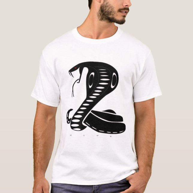 Kung Cobra Black Design T-Shirt (Framsida)