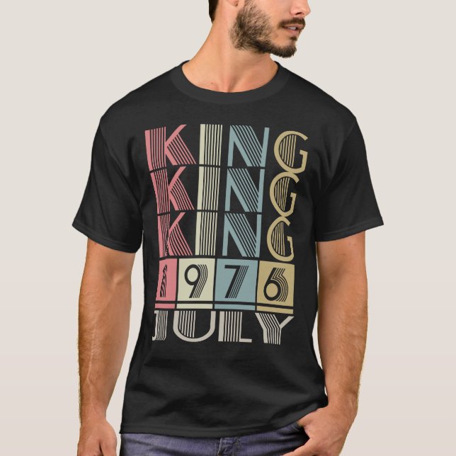 Kung, född i JULI 1976 T Shirt (Framsida)