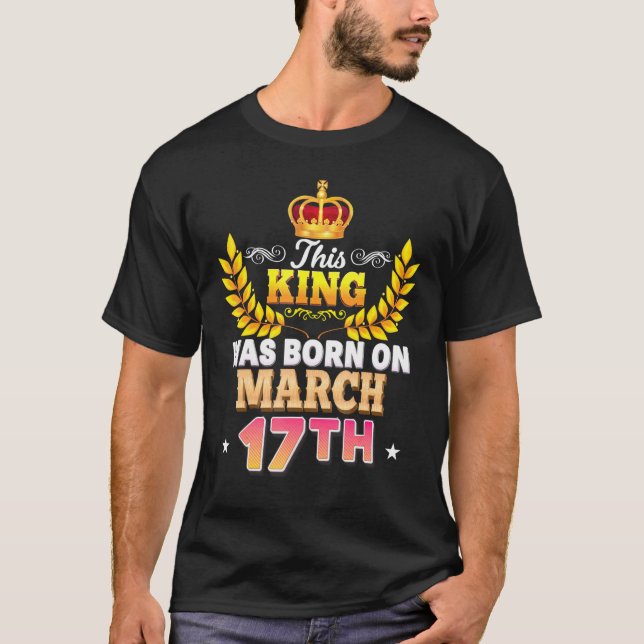 Kung föddes den 17 mars 17 Grattis på födelsedagen T Shirt (Framsida)
