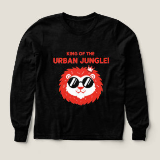 Kung över den urbana djungeln Söt lejon som bär so T Shirt