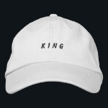 KUNG Powerful Manar Boy Handsome White Classic Cap Broderad Keps<br><div class="desc">Ordna dagen med denna snyggt "KUNG" - övre gräns. Blyad eller tryckt text framhäver din djärva personlighet. 100 % bomullsväven är mjuk men ändå hållbar,  designad för en långvarig bära. Ett justerbart band på baksidan ger en personlig som passar. Perfekt för att tillföra ett visst förtroende till alla avslappnader.</div>