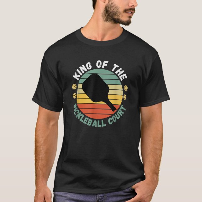 Kung vid Pickleball Court Funny Player Paddle Mana T Shirt (Framsida)