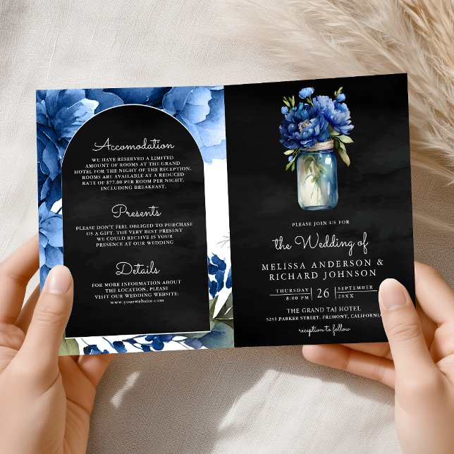 Kunglig Blå Blommig Murarvasa QR-kod Svart Bröllop Inbjudan (Skapare uppladdad)