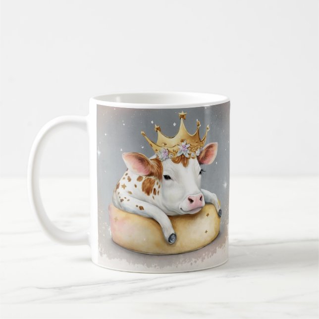 Kunglig ko drömmer på osttronen                kaffemugg (Vänster)
