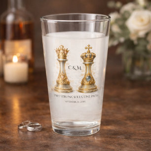 Kunglig kung-drottningparets bröllopsskål i glas