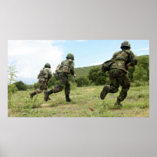 Kungliga thailändska flottor rusar framåtriktat poster