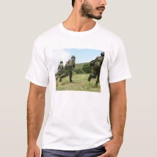 Kungliga thailändska flottor rusar framåtriktat tee shirt