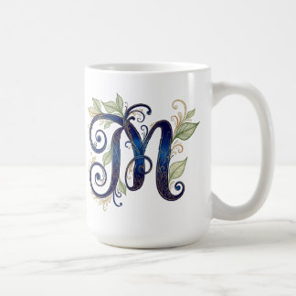 Kursiv M – Elegant Blått & Guld Monogram Kaffemugg