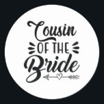 Kusin till Bride Bröllopsfest Family Möhippa Sh Runt Klistermärke<br><div class="desc">Kumsin i familjen Bride Bröllopsfest Möhippa Groom</div>