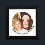 Kusiner gör det bästa foto för vänner minnesask<br><div class="desc">Elegant anpassningsbar foto keepsakerbox med kusin och citat: "Kusins gör de bästa vänner"</div>