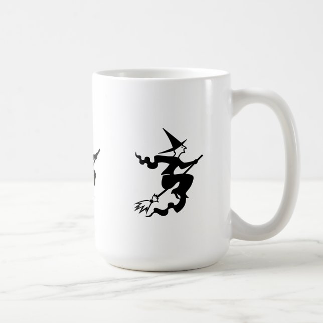 kuslig häxa på flygbroomstick för halloween kaffemugg (Höger)
