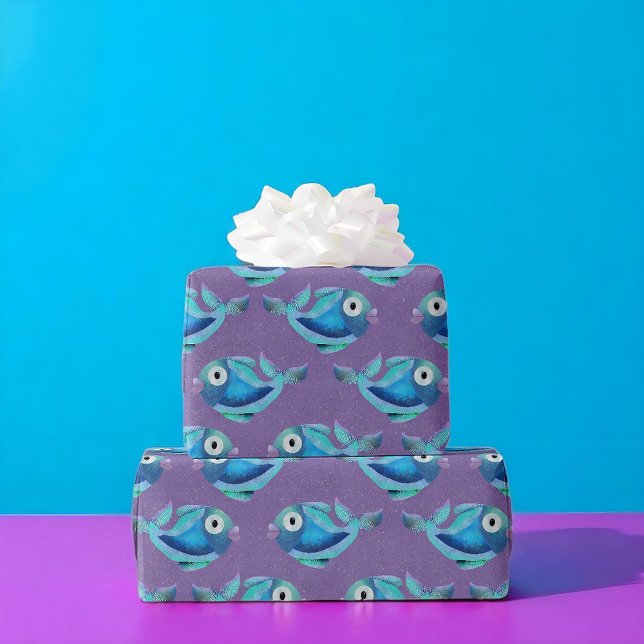 Kustblåfisk Mönster Presentpapper (Blue fish gift wrap with purple background for ocean lovers.)