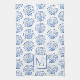 Kustblått och vitt Scallop Seashell Monogram Kökshandduk