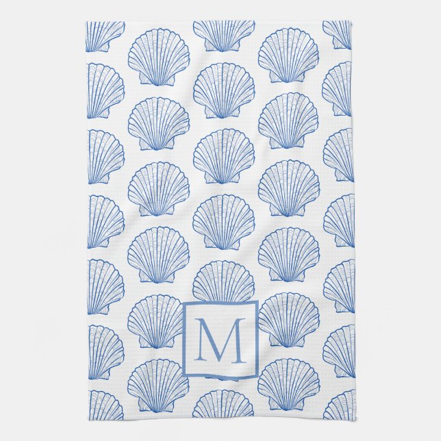 Kustblått och vitt Scallop Seashell Monogram Kökshandduk (Vertikal)