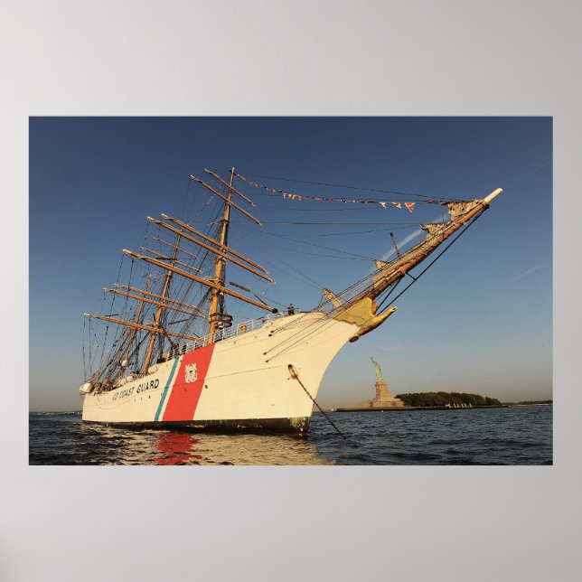 Kusten Guard Cutter Eagle med Frihetsgudinnan Poster (Framsidan)