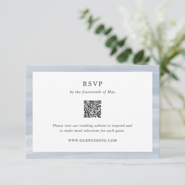 Kustens Chic Mute Blue QR Code Elegant bröllop OSA Kort (Stående Fram)
