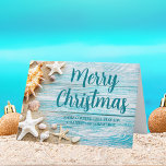 Kustjulets Anpassningsbar Beach Company Seashell Helgkort<br><div class="desc">Ett helgdag för en tropisk ö-firma för en söt anpassningsbar. Anpassa det här söt tealblått trä och årstidsfotografiet julkort med ditt havsbottenbolag namn eller annan professionell vid kusten.</div>
