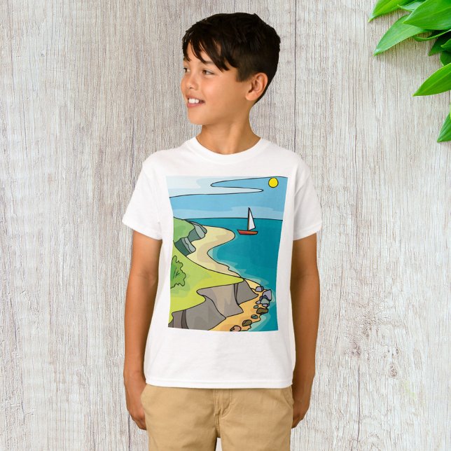 Kustklippa Strand Segelbåt T Shirt (Skapare uppladdad)