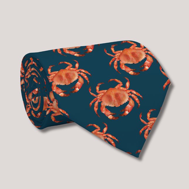 Kustkrabbor mönster slips (Brown crab tie on navy blue background. Coatal Chic Clothing)
