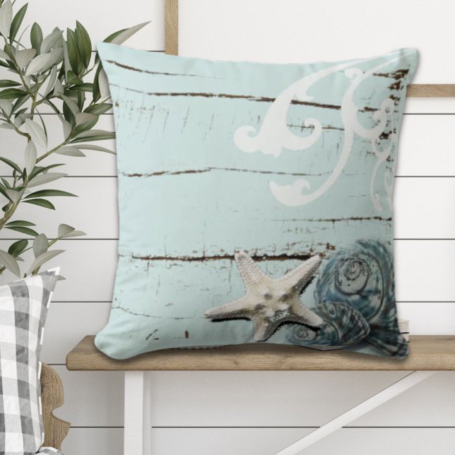 Kustladuvirke aqua blue starfish seashells kudde (Coastal barn wood aqua blue starfish seashells throw pillow)
