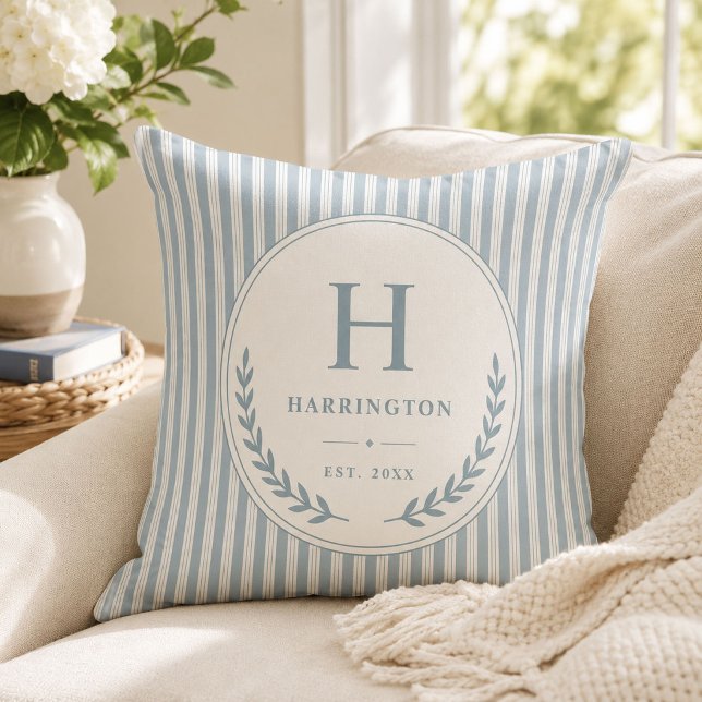 Kustmonogram Familjeärvda Ticking-ränder Kudde (Blue striped coastal pillow with custom initial, family name, established year and botanical crest.
)