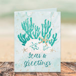 Kustnära Beach SEAS & HÄLSNING Turcos Glitter Helgkort<br><div class="desc">Kustkort, strand- eller tropiska julkort med hälsning SEAS OCH HÄLSNING i modern kalligrafi-skripttypografi i turkos, akva och tealvattenfärg med korall, stjärnfisk och sanddollar accentuerad med faux glitter och anpassningsbar inuti. ALTERNATIV: Provet visas på 4 x 5, 6-tumskortet - 5 x 7 eller projektionsytans alternativ finns tillgängliga på beställningssidan. ASSISTANS: Om...</div>