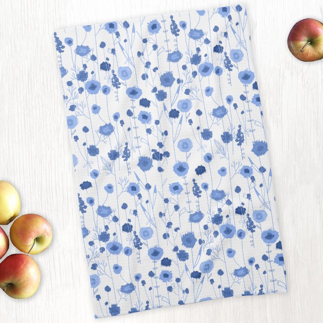 Kustnära blå vit vildblomsäng blomsterkonst kökshandduk (Blue and white coastal wildflower cottagecore floral art kitchen towel)