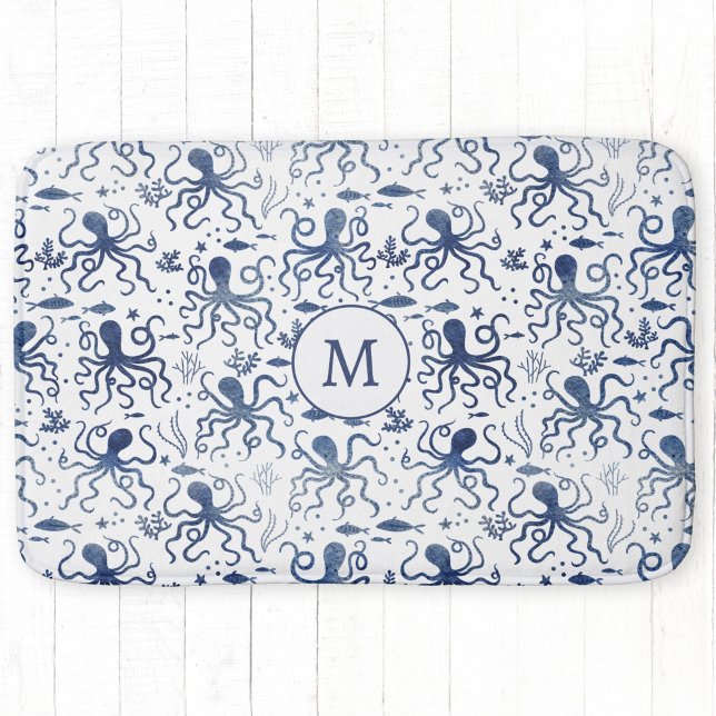 Kustnära Blått Akvarell Undervattens Bläckfisk Mon Badrumsmatta (Monogram initial personalized blue and white nautical coastal watercolor octopus pattern bath mat)