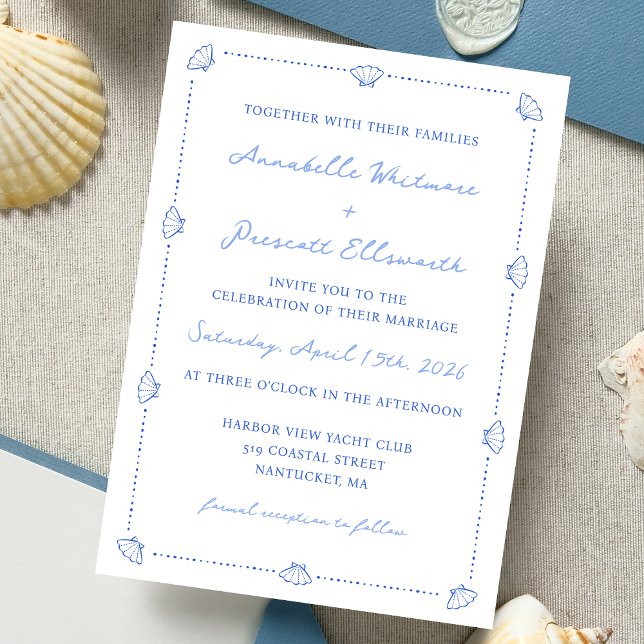 Kustnära Chicen Snäcka Gräns Elegant Blå Bröllop Inbjudningar (A nautical-inspired wedding invitation with delicate seashell details. Perfect for a classic wedding)