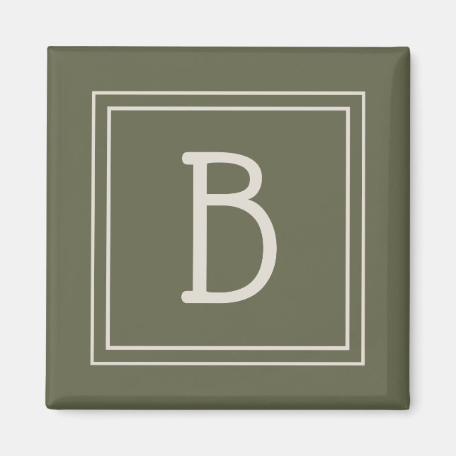 Kustnära Monogrammerad Mossgrön & Off Vit Initial Magnet (Framsidan)