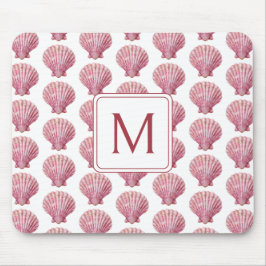 Kustnära Rosa Seashell på White Monogram Musmatta