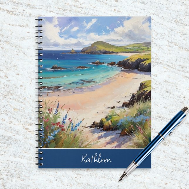 Kustomiserad kustkonst akvarell strand bild anteckningsbok (A personalized, spiral-bound notebook, with coastal beach and ocean design in a watercolor style)