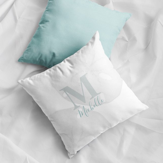 Kustsanddollarmonogramnamn Kastkudde Kudde (Coastal monogram pillow with sand dollar design and personalized name beach house decor accent.)