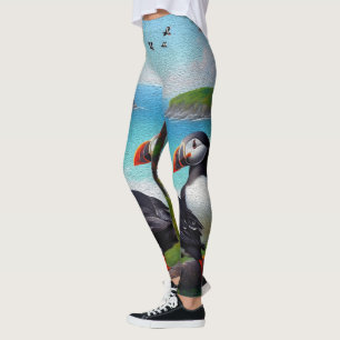 Kusttrio: Tre lunnefåglar på stranden i olja Leggings