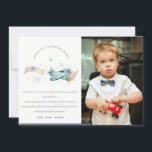 Kute Aqua Blue Flygplan Clouds Kids Photo Birthday Tack Kort<br><div class="desc">En Roligt Cute Boys flyger över flygplanet Cloud Heart THEME BIRTHDAY Collection. - Det är en Elegant av enkel minimal sketchistisk illustration av flygplan med anpassningsbar- och molnhjärta, perfekt för din lilla födelsedagsfest. Det är mycket enkelt att anpassa, med dina personuppgifter. Om du behöver någon annan matchande produkt eller anpassning...</div>