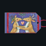 Kute Julren, Romantic Kiss w Mistletoe Presentetikett<br><div class="desc">Enkel att anpassa Juletiketter för att skapa ett anpassningsbar-meddelande. Vintage illustration God jul med en kärlek och romantik-utformning med två snygga renkyssar under mistletoe. Ett hjärta är mellan dem. En rolig,  fånig och romantisk tecknad för djur älskare.</div>