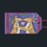 Kute Julren, Romantic Kiss w Mistletoe Presentetikett<br><div class="desc">Enkel att anpassa Juletiketter för att skapa ett anpassningsbar-meddelande. Vintage illustration God jul med en kärlek och romantik-utformning med två snygga renkyssar under mistletoe. Ett hjärta är mellan dem. En rolig,  fånig och romantisk tecknad för djur älskare.</div>