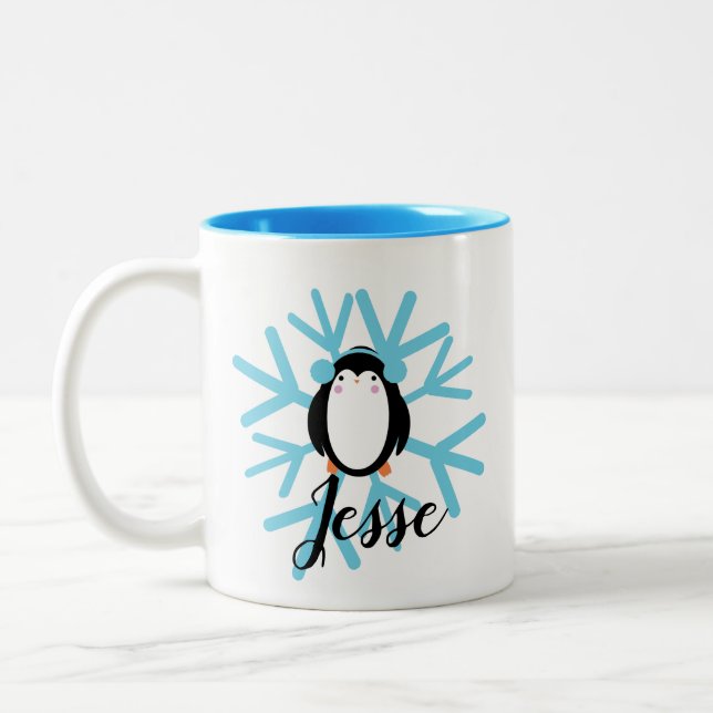 Kute Penguin Blue Snowflake - Anpassat namn jul Två-Tonad Mugg (Vänster)