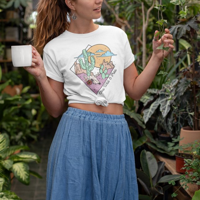 Kute Retro-Vild och kostnadsfri T-Shirt (Skapare uppladdad)