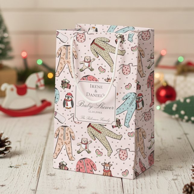 Kute Rosa, jul, babyskor (Pink Modern Christmas Baby Shower Gift Bags. Festive Winter Baby It's Cold Outside Xmas Baby Pajamas)