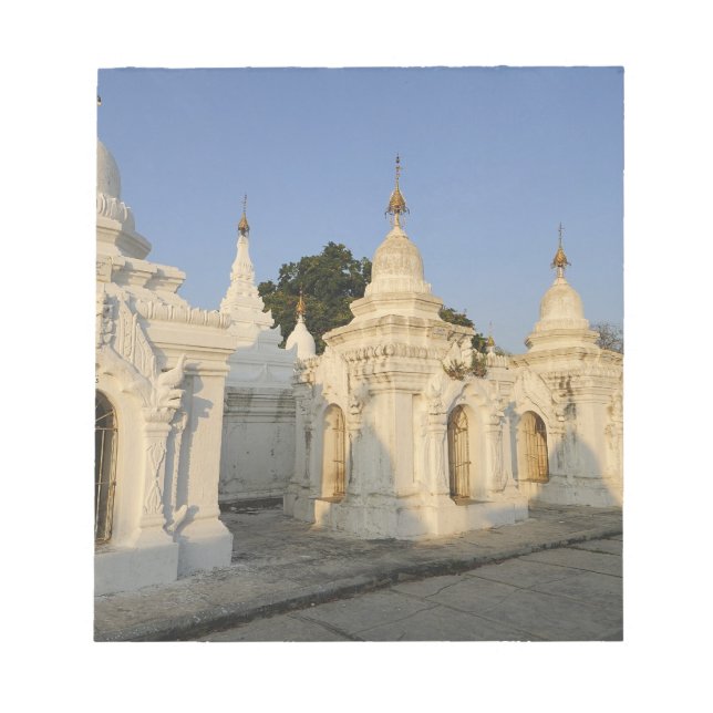 Kuthodaw Pagoda i Mandalay, känd som Anteckningsblock (Framsida)