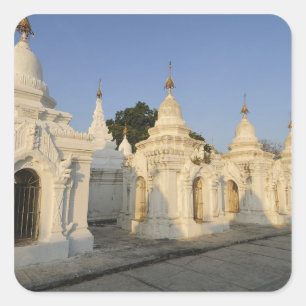 Kuthodaw Pagoda i Mandalay, känd som Fyrkantigt Klistermärke