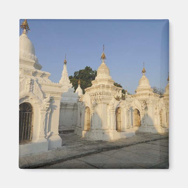 Kuthodaw Pagoda i Mandalay, känd som Magnet (Framsidan)