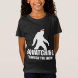 Kvadratning genom Snö Bigfoot Santa Christma T Shirt<br><div class="desc">Katter genom jultomten i Snö</div>
