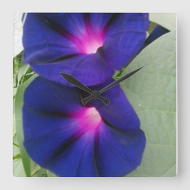 Kvadrera den blom- väggen tar tid på fyrkantig klocka