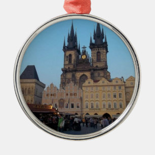Kvadrerar den gammala townen Prague Praha för den Julgransprydnad Metall