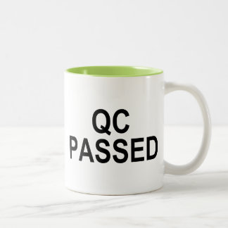 Kvalitets- kontrollera PASSERAT Två-Tonad Mugg