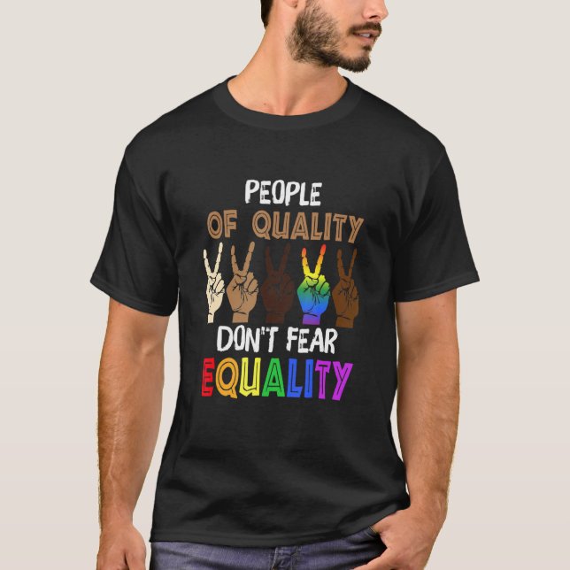 Kvalitetspersonal inom LGD-Pridet fruktar inte jäm T Shirt (Framsida)