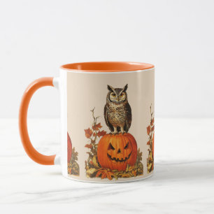 KVÄLL UGGLA PÅ HALLOWEEN PUMPKIN OCH HÖST LÖV MUGG