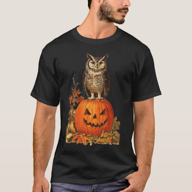 KVÄLL UGGLA PÅ HALLOWEEN PUMPKIN OCH HÖST LÖV T SHIRT (Framsida)